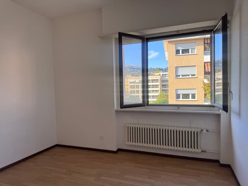 APPARTAMENTO 3.5 LOCALI MOLTO CENTRALE (6)