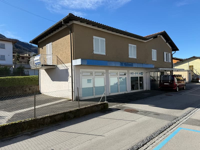 CASA DI 4.5 LOCALI CON GRANDE GARAGE E POSTEGGI (4)