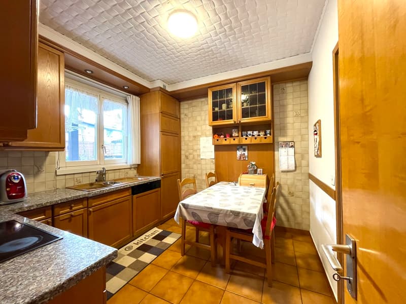 CASA DI 4.5 LOCALI CON GRANDE GARAGE E POSTEGGI (8)