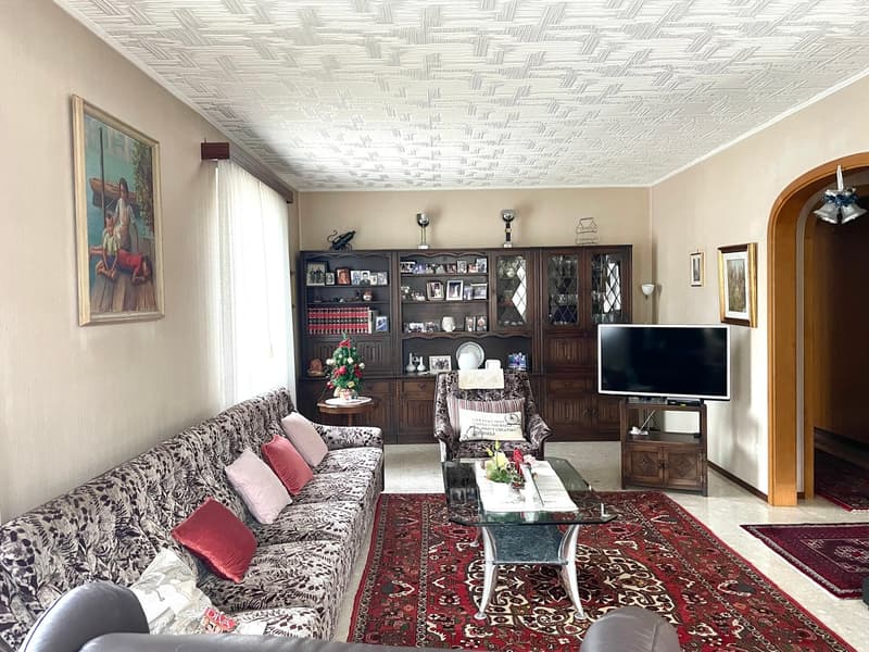 CASA DI 4.5 LOCALI CON GRANDE GARAGE E POSTEGGI (6)