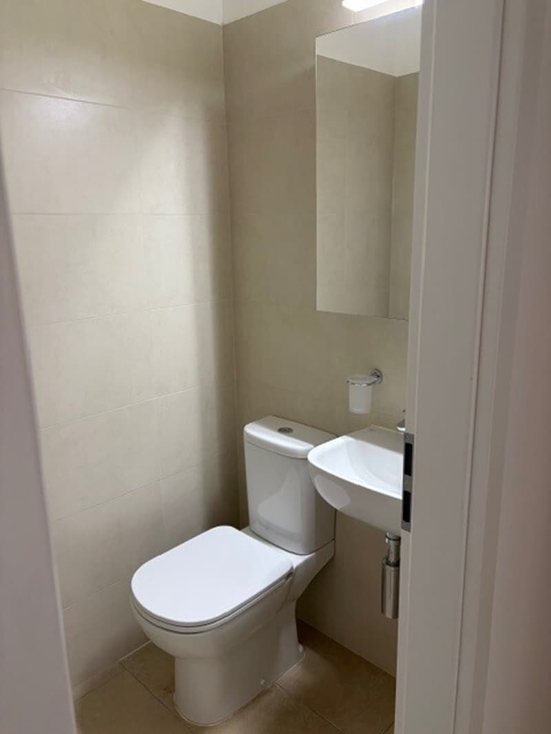 SOLEGGIATO 3.5 LOCALI IN STABILE CON PISCINA CONDOMINIALE (4)