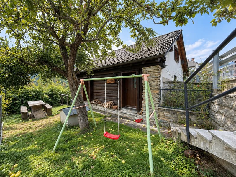 BELLA CASETTA CON GIARDINO E POSTEGGI (3)