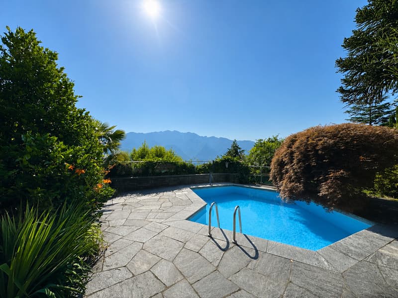 VILLA CON VISTA LAGO E PISCINA (10)