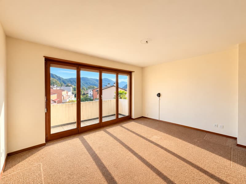 APPARTAMENTO 3.5 LOCALI CON AMPIA TERRAZZA E PARZIALE VISTA LAGO (6)