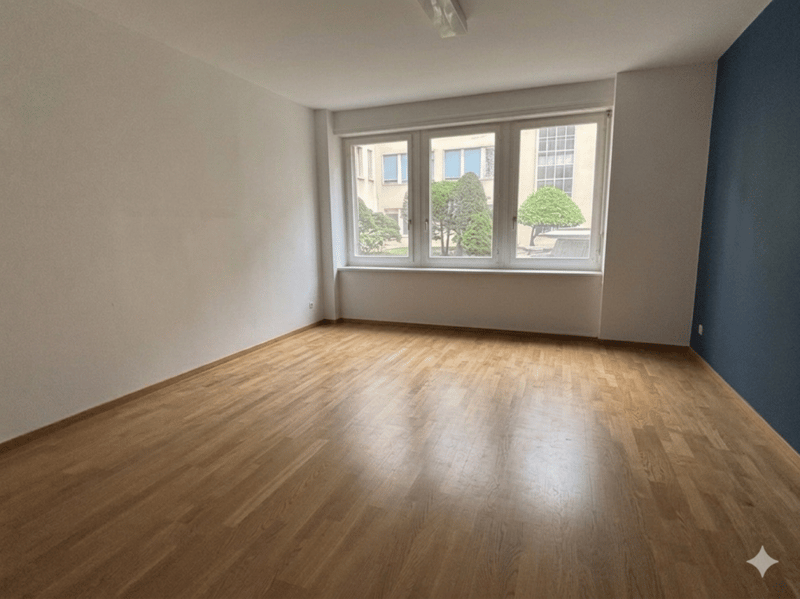 Petit bureau de 27 m2 à côté de la gare (1)
