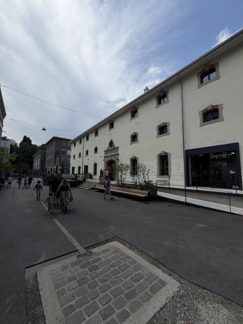 Surface commerciale de 139m2 fraîchement rénovée (10)