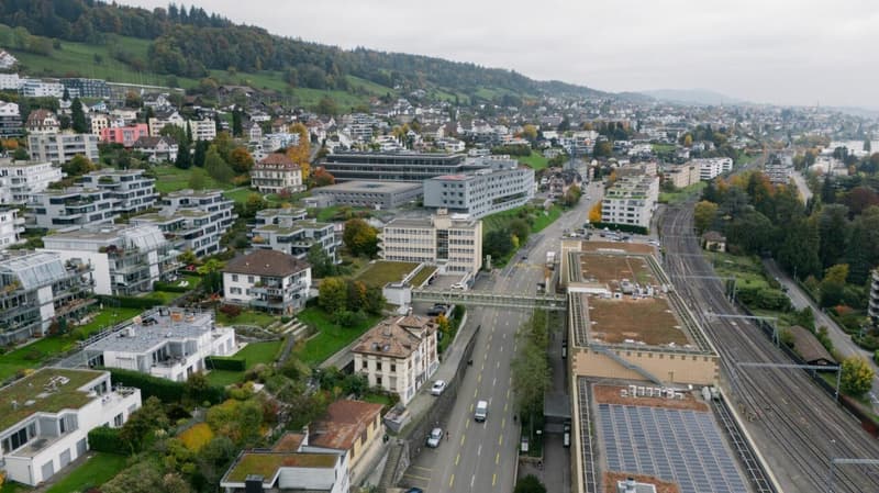 Horgen - 4 ausgebaute (Praxis-)Räume Plug & Work (5)