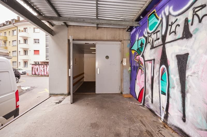 Practical storage room 45m2 for rent in Bern (3)