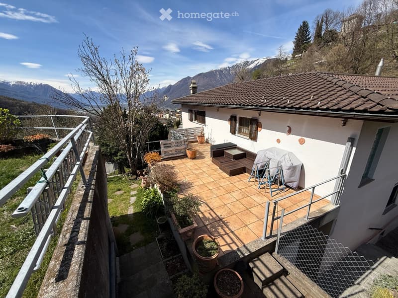 Detached house with terrace, tiled floor, surrounded by plants and trees, mountain view
