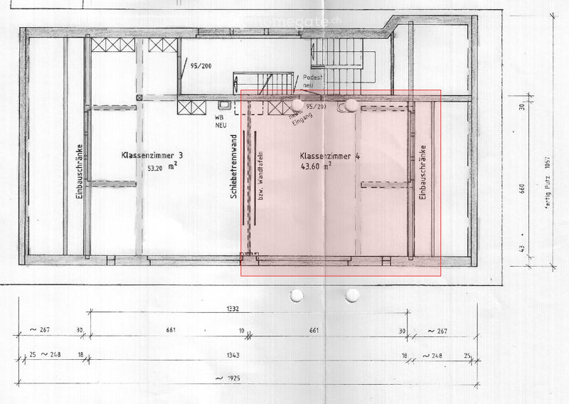 Floor plan showing two classrooms (Klassenzimmer 3 and Klassenzimmer 4) with dimensions, entrance, and structural details.