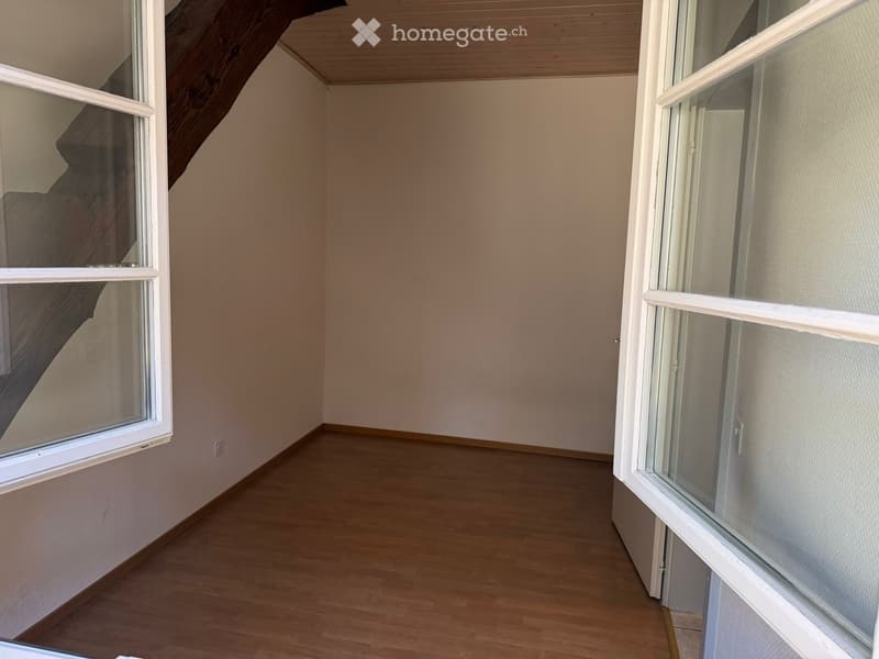 empty room, wooden floor, white walls, two windows, wooden beam