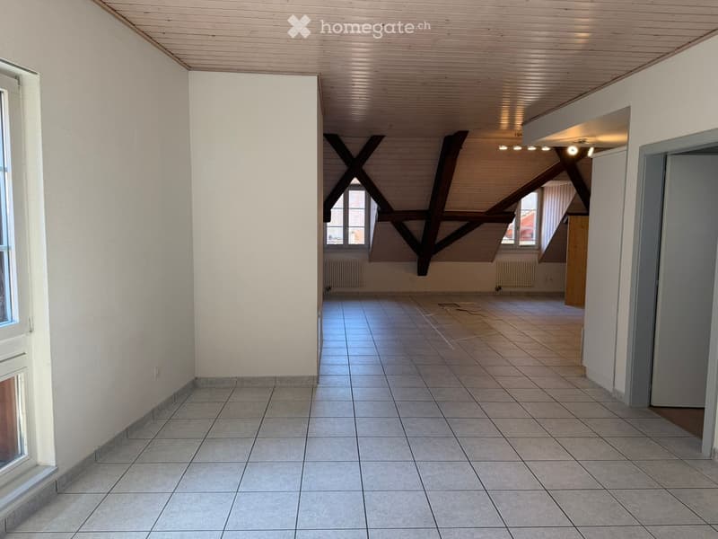 empty room, white walls, wooden ceiling, tiled floor, windows, wooden beams