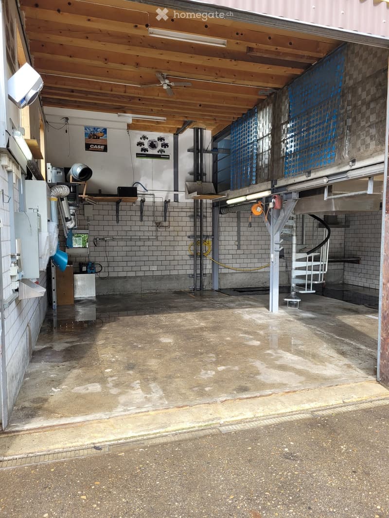 {"type": "Garage", "objects": ["table", "laptop", "fan", "staircase"], "description": "Garage with concrete floor, tiled walls, wooden ceiling, and various equipment including a fan, table, and laptop.", "localized_descriptions": {"EN": "Garage with concr