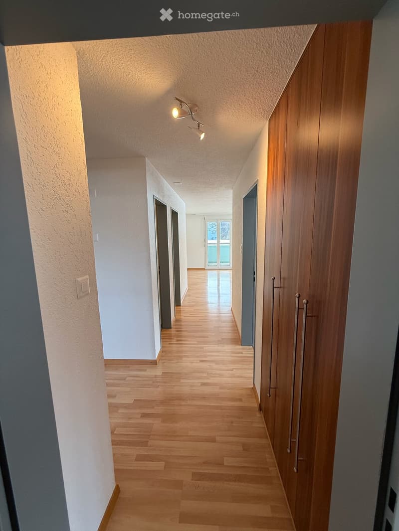 Durchgang mit Garderobe