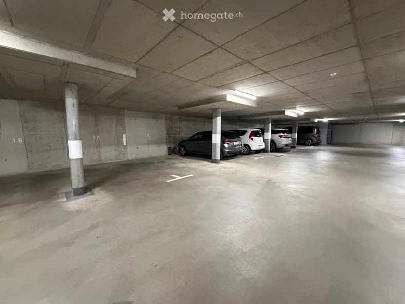 Einstellhalle oben mit Toreinfahrt