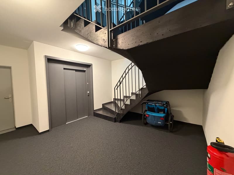 UG-Vorplatz für Kinderwagen