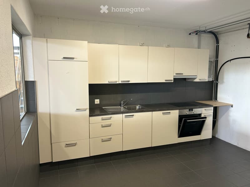 Geräumige Werkstatt / Gewerbehalle in Huttwil zu vermieten (5)