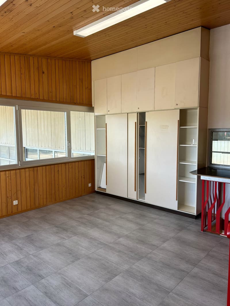 Geräumige Werkstatt / Gewerbehalle in Huttwil zu vermieten (3)