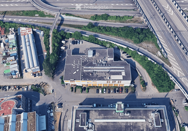 commercial building, many cars parked