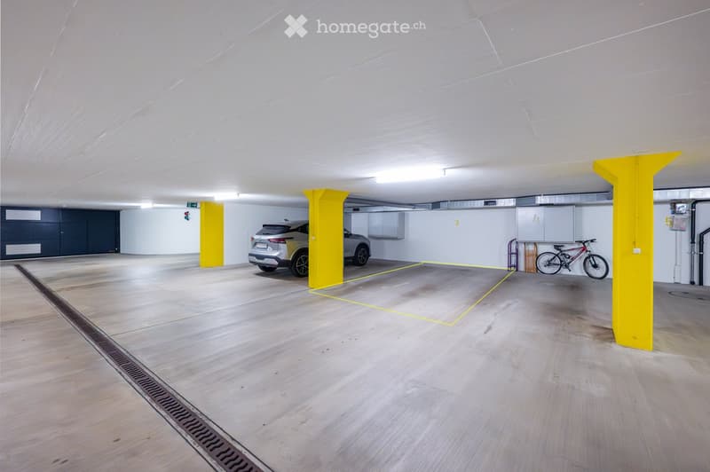 {"type": "Garage", "objects": ["car", "bicycle"], "description": "Underground parking area with a car parked, a bicycle, and yellow support pillars.", "localized_descriptions": {"EN": "Underground parking area with a car parked, a bicycle, and yellow supp