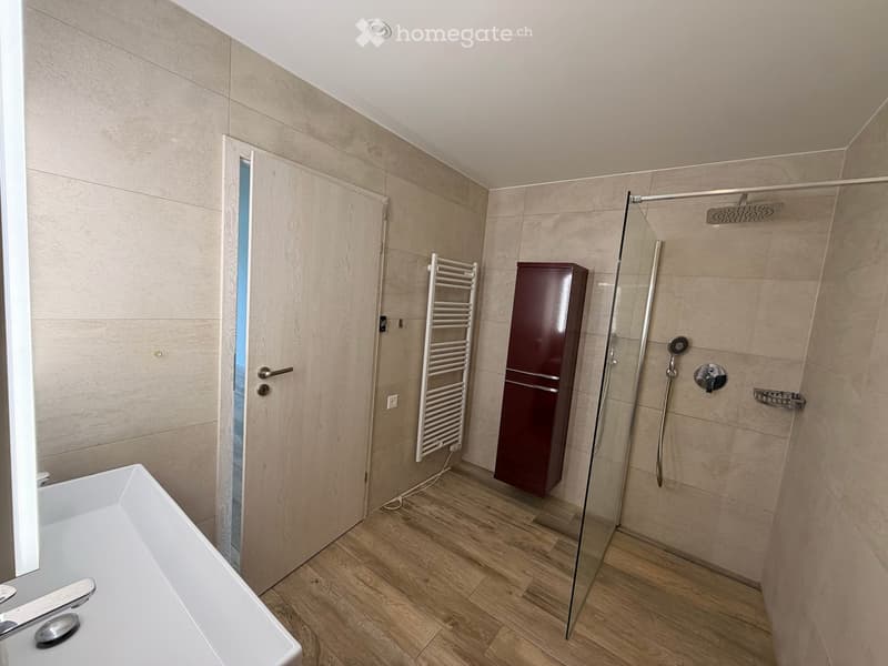 Magnifique duplex de 4.5 pièces avec vue panoramique sur le lac et les Alpes (13)
