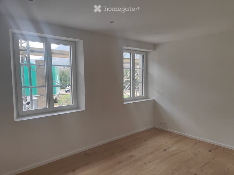 empty room, large windows, wooden floor