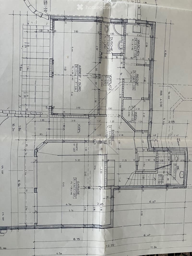 Floor plan showing a house layout with labeled rooms including entrance, living room, kitchen, bedrooms, bathrooms, garage, and other spaces.