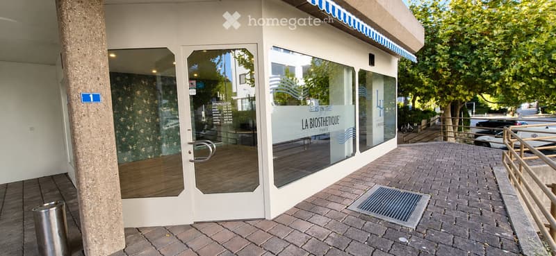Entrance to a commercial building with glass doors and a sign reading "LA BIOTHÉTIQUE PARIS".