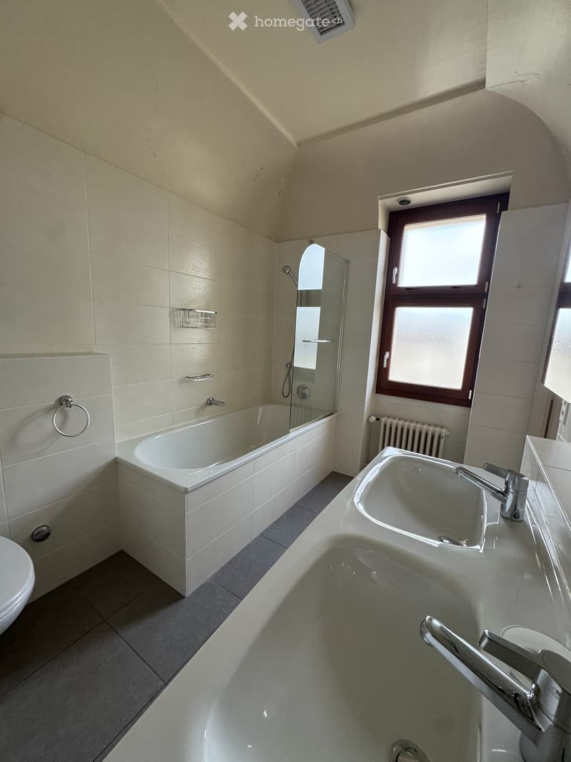 Superbe appartement de réception face au lac avec une vue imprenable au 6ème étage (8)