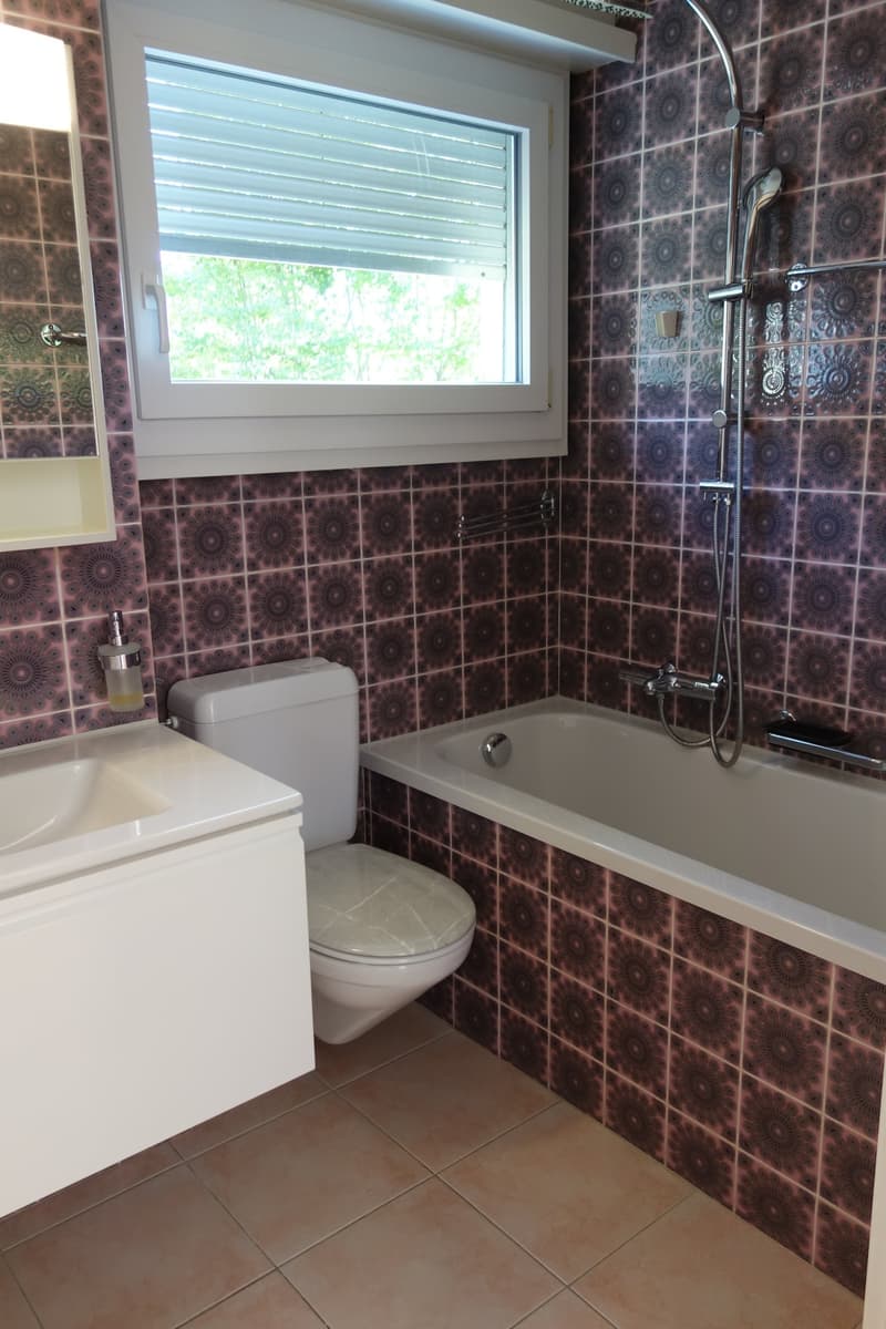 Appartement de 3.5 pièces avec balcon et vue verdoyante à Evilard (11)