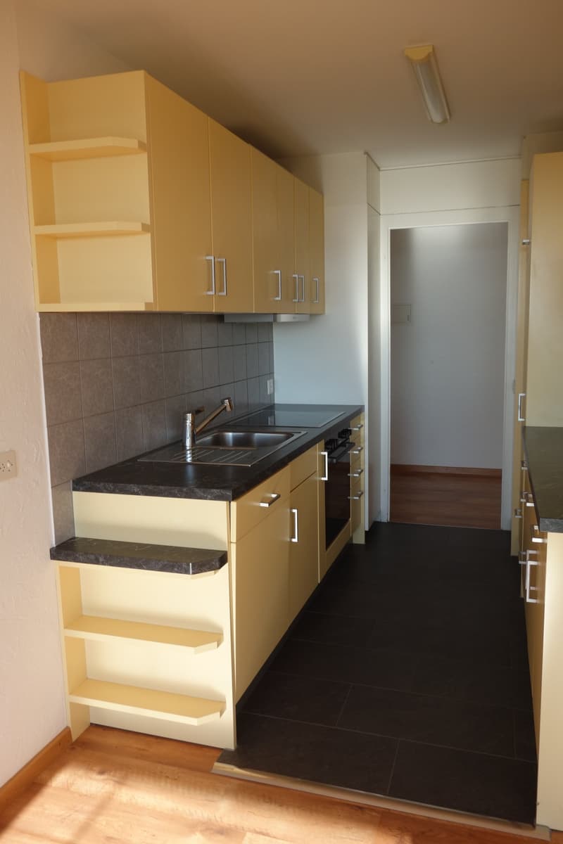 Appartement de 3.5 pièces avec balcon et vue verdoyante à Evilard (2)