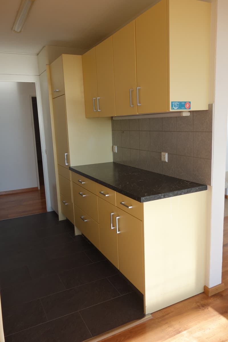 Appartement de 3.5 pièces avec balcon et vue verdoyante à Evilard (3)