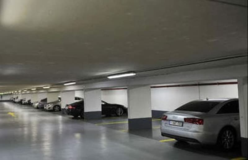 1 place de parc dans parking souterrain. (1)
