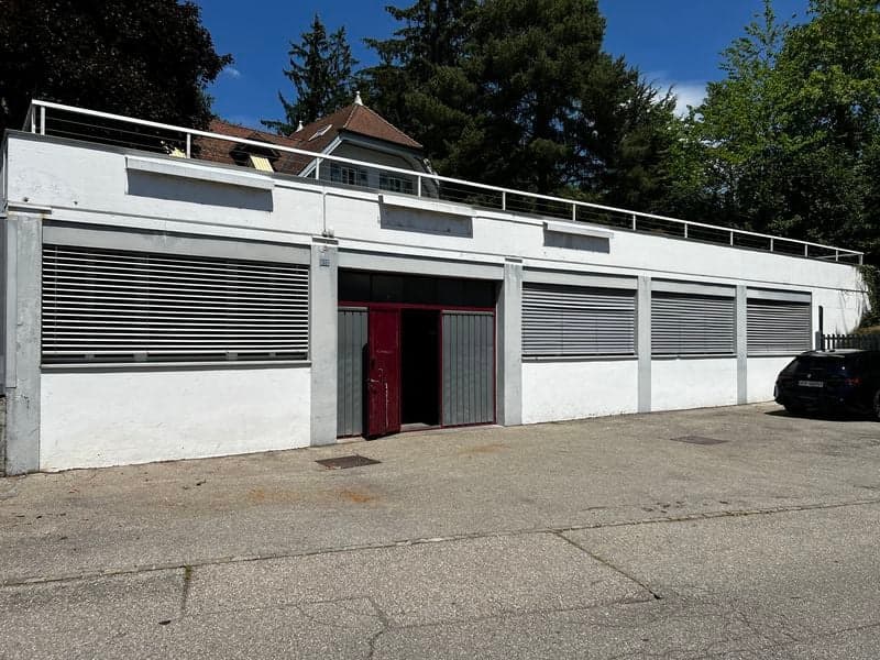 Local commercial, grand dépôt avec bureau (1)
