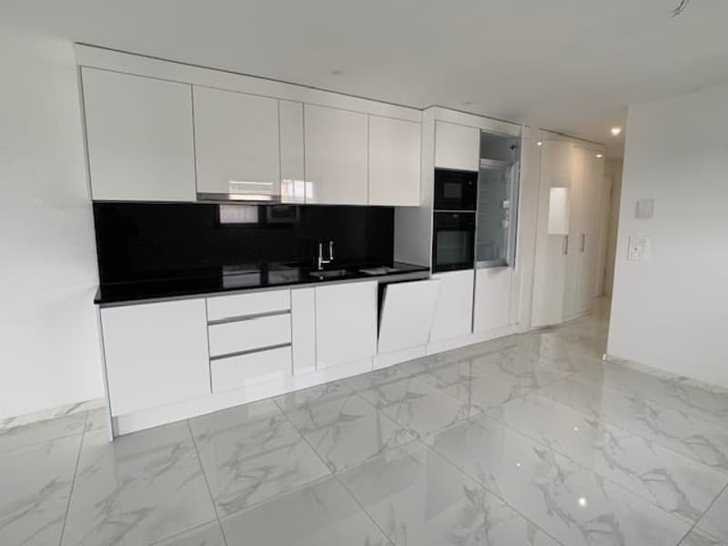 Grosszügige 2.5-Zi-Wohnung (60 m2) im 1. OG, mit Balkon (2)