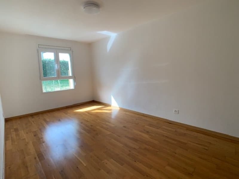Grand appartement 2,5 pièces au rez-de-chaussée avec terrasse (3)
