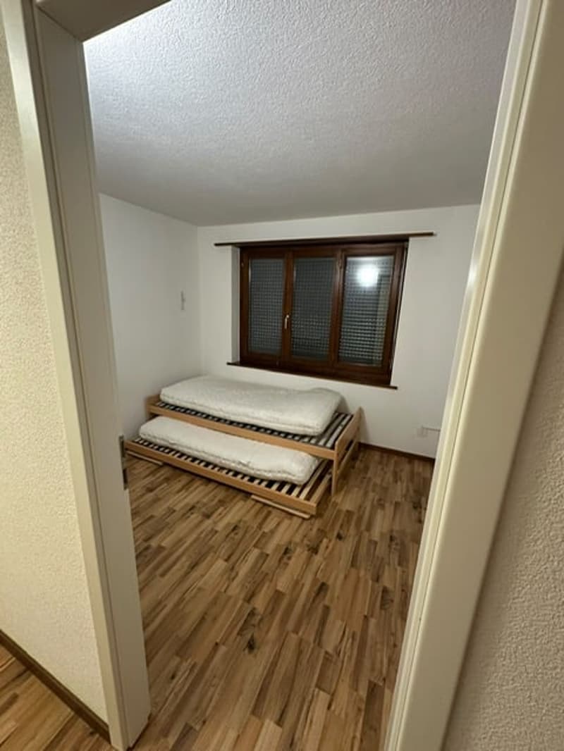 Appartement meublé de 2 pièces au rez-de-chaussée. (4)