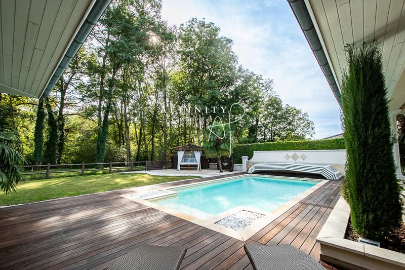 Villa d'architecte d'env. 340 m² avec piscine et bois privatif (2)
