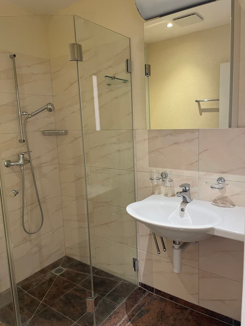 4067.000009 - Salle de douches/WC