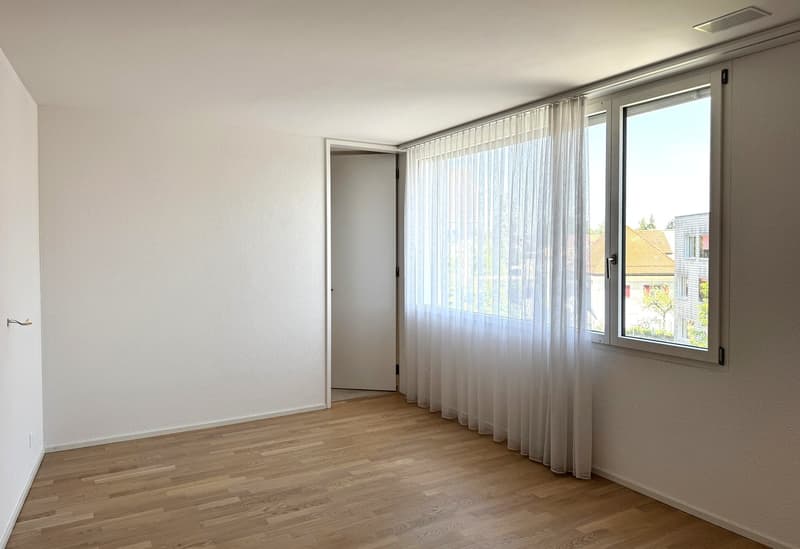 Moderen, sonnige 4.5 Zimmerwohnung mit Balkon, Autoeinstellhallenplatz und grossem Kellerabteil (11)