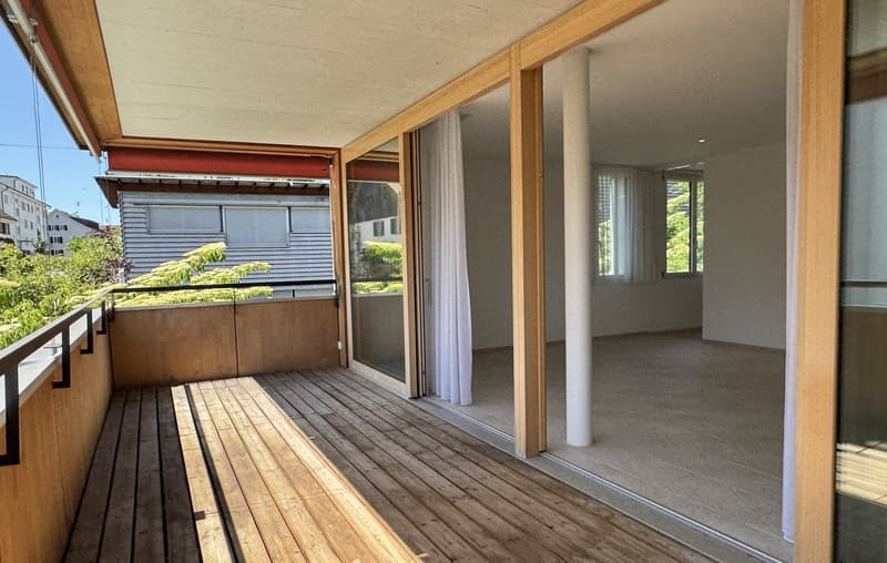 Moderen, sonnige 4.5 Zimmerwohnung mit Balkon, Autoeinstellhallenplatz und grossem Kellerabteil (2)