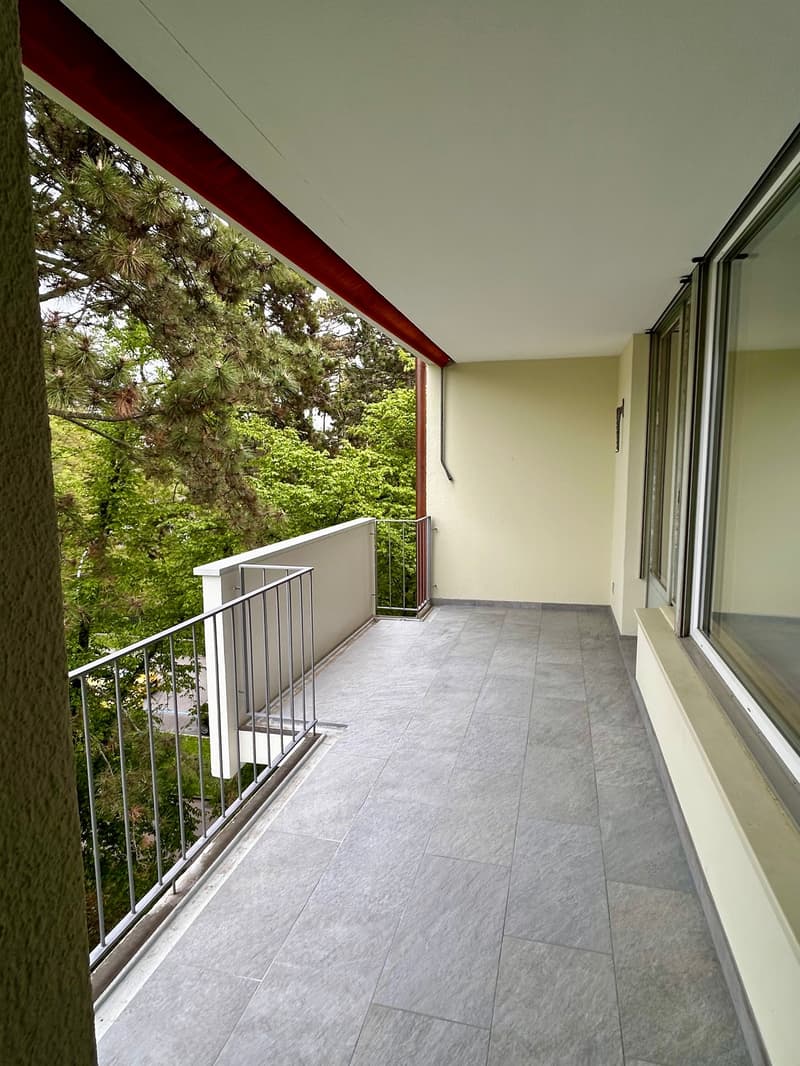 Geräumige 5-Zimmer-Wohnung mit Balkon, schöner Aussicht & Extra-Zimmer im EG (im Baurecht) (7)