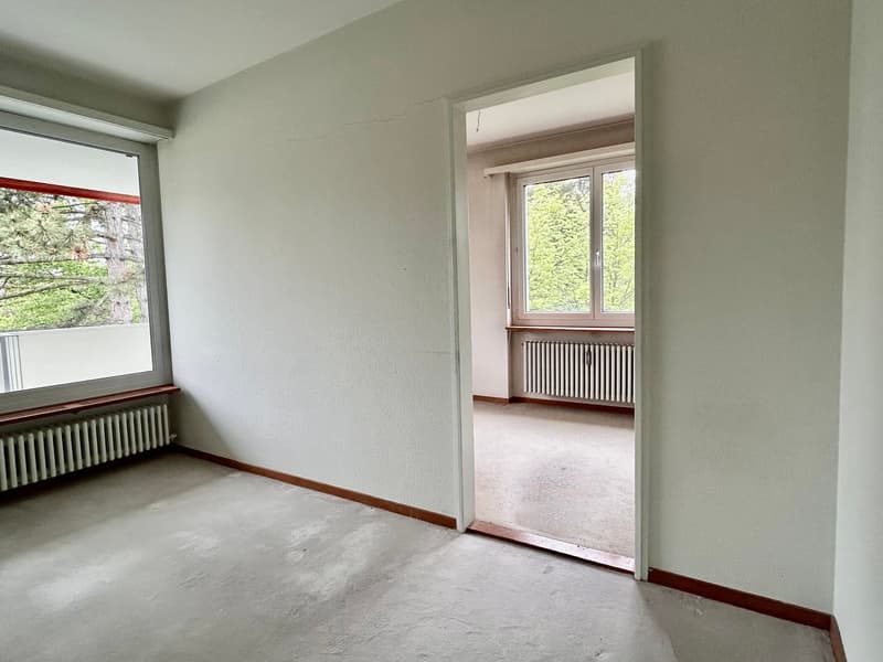 Geräumige 5-Zimmer-Wohnung mit Balkon, schöner Aussicht & Extra-Zimmer im EG (im Baurecht) (11)