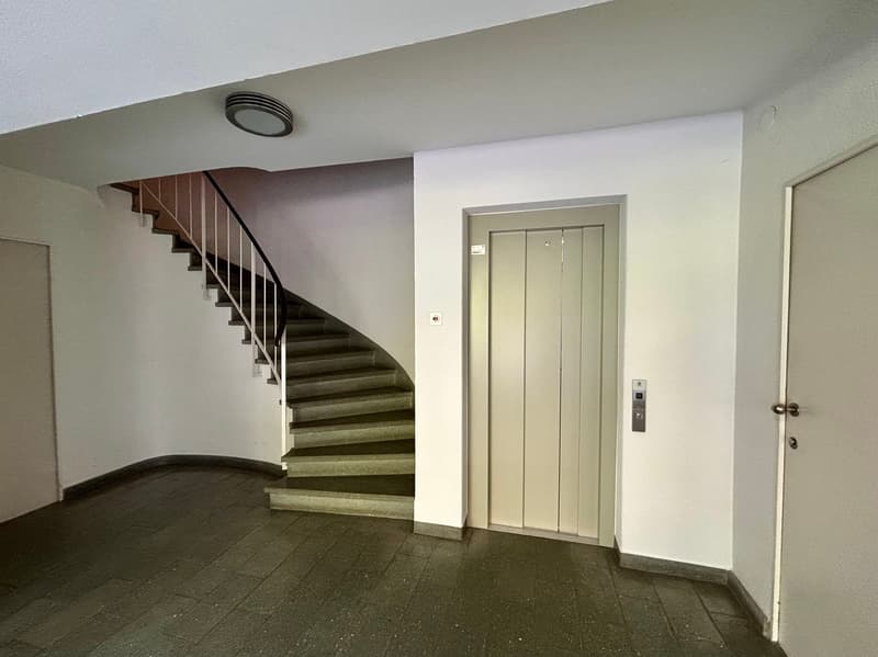 Geräumige 5-Zimmer-Wohnung mit Balkon, schöner Aussicht & Extra-Zimmer im EG (im Baurecht) (3)