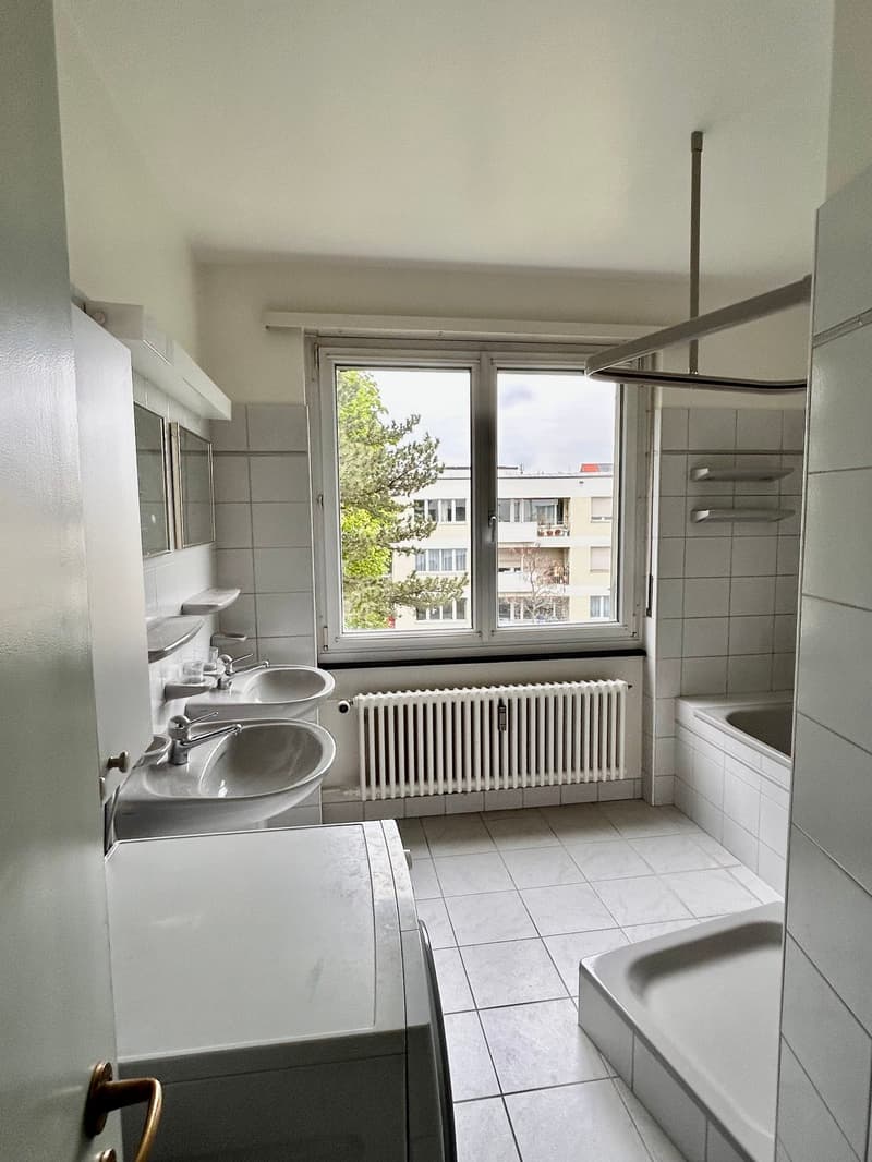 Geräumige 5-Zimmer-Wohnung mit Balkon, schöner Aussicht & Extra-Zimmer im EG (im Baurecht) (17)