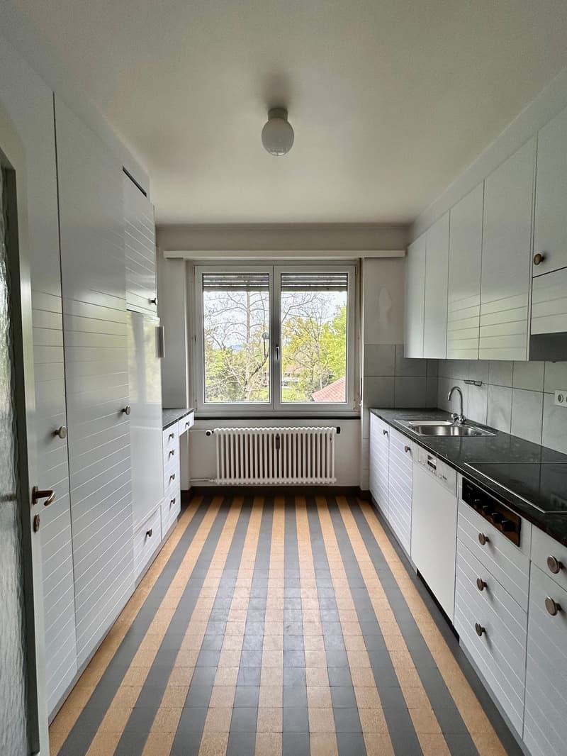 Geräumige 5-Zimmer-Wohnung mit Balkon, schöner Aussicht & Extra-Zimmer im EG (im Baurecht) (16)