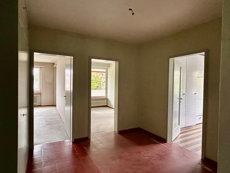 Geräumige 5-Zimmer-Wohnung mit Balkon, schöner Aussicht & Extra-Zimmer im EG (im Baurecht) (5)