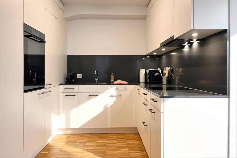 Appartement meublé de 2,5 pièces dans un excellent emplacement à Zug (6)