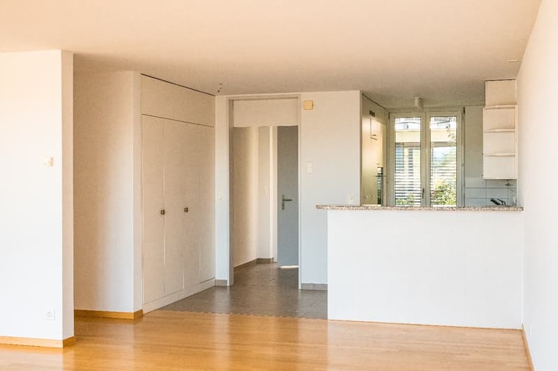 Charmante 3.5-Zimmer-Wohnung mit Balkon und herrlicher Aussicht in Herrliberg (2)