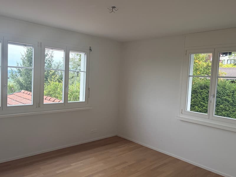 Helle 3.5-Zimmer-Maisonette-Wohnung mit Balkon und Seesicht in Pfäffikon (4)